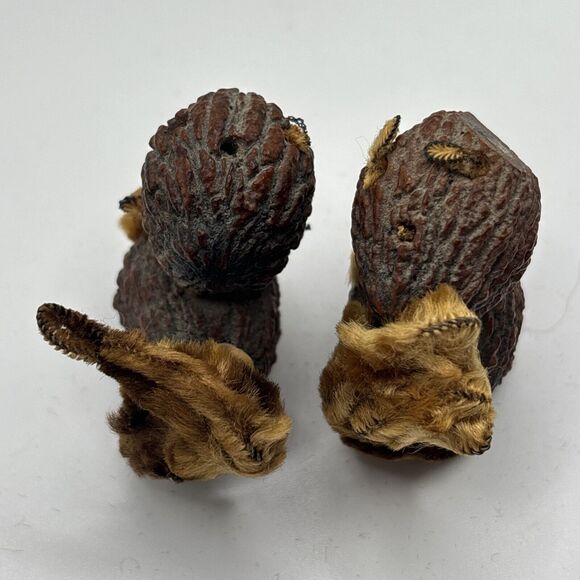 VINTAGE ANTIQUE SALT AND PEPPER SHAKERS SQUIRRELS MADE FROM WALNUTS RARE - Picture 7 of 7